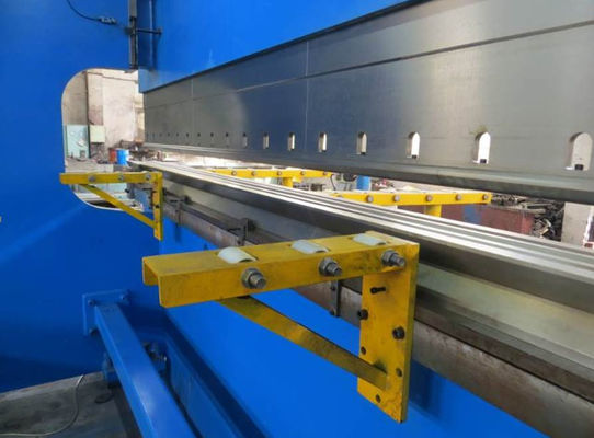 عبء ثقيل معالجة المعادن CNC الفرامل الهيدروليكية للضغط مع 400L سعة خزان النفط 200T ماكس. الضغط والسكتة الدماغية القابلة للتعديل