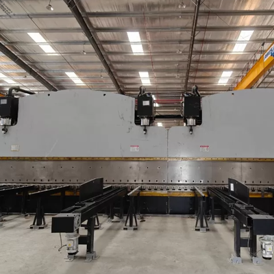مكابح ضغط ترادفية CNC 2 × 650 طن 7M للخدمة الشاقة لإنتاج أعمدة الإنارة الطويلة المدببة والمثمنة