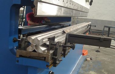 2-WE67K-300/6000 آلة مكابح CNC للضغط مع التحكم DA53T