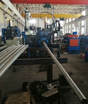 آلة اللحام الروبوتية آلة قطع إطار الباب CNC للقطب الضوئي