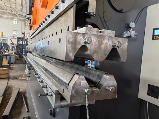 آلة مكابح CNC للضغط لصنع الحواجز
